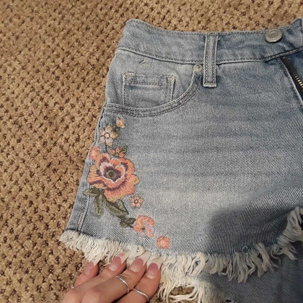 Mossimo patterned jean shorts - Picture 5 of 5
